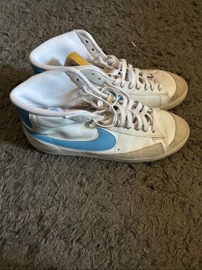 Nike High-Top Sneakers in White and Light Blue
